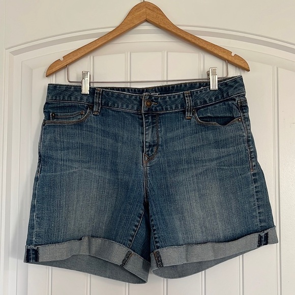 Ann Taylor Loft original Jean Short Size 8 - Picture 1 of 5